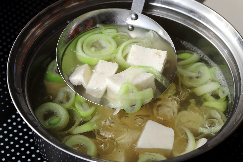 豆腐とねぎのお吸い物 レシピ1