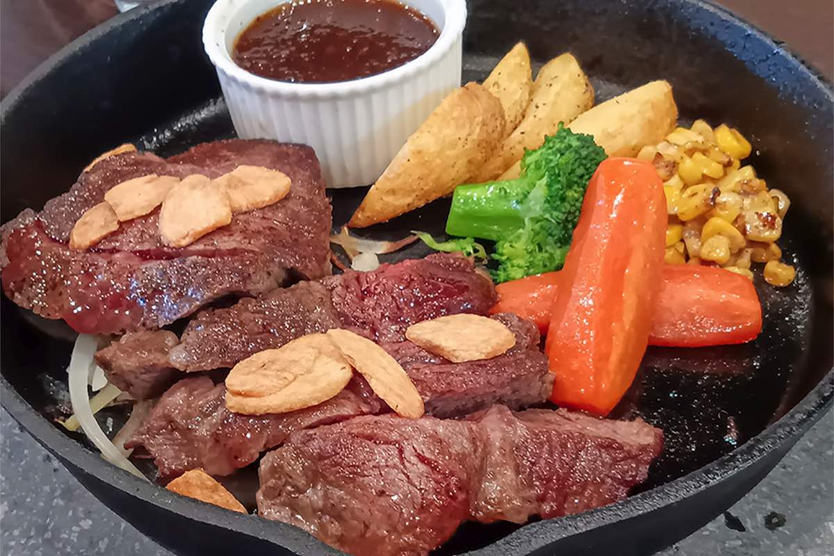 旅の駅 kawaguchiko base Grill USHIOKU