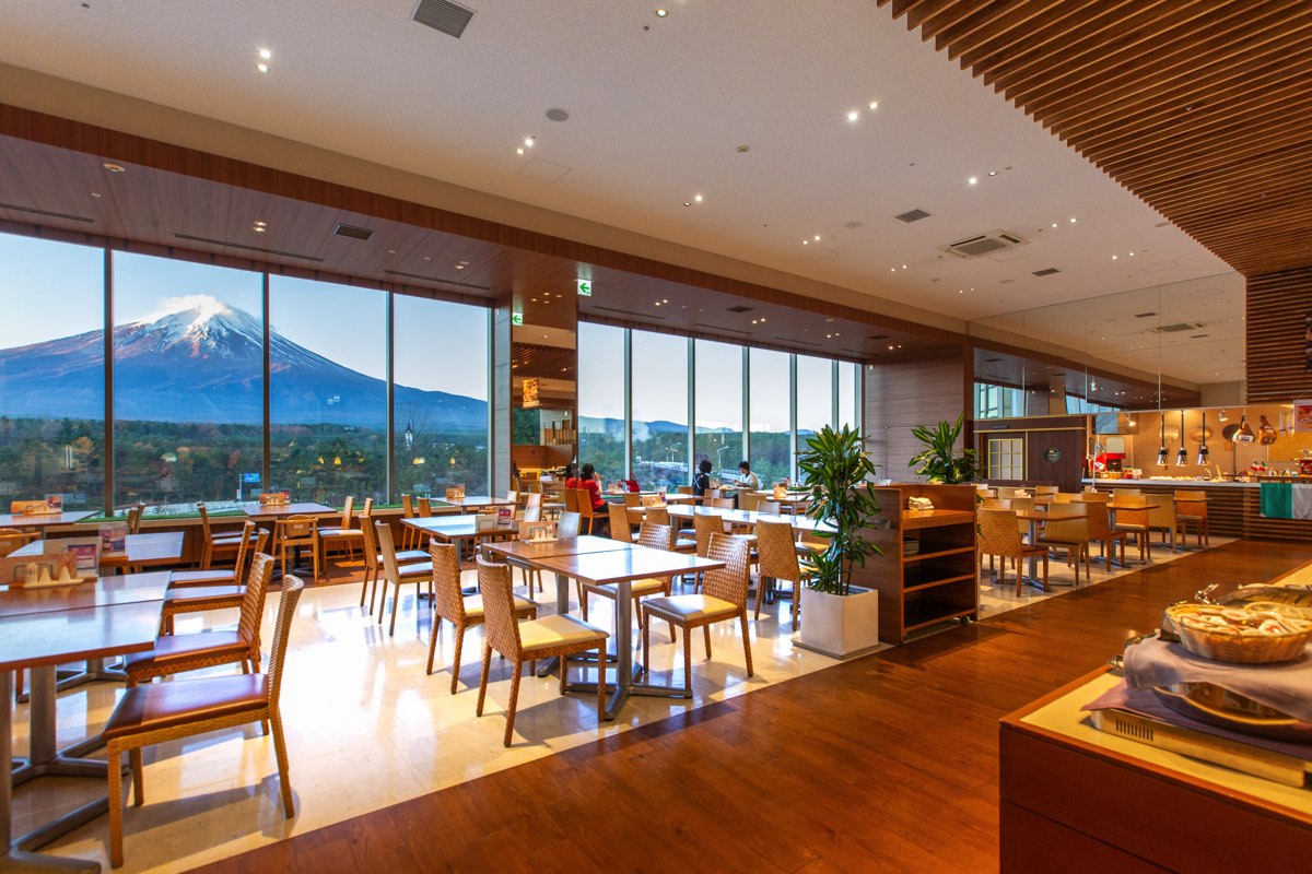 Resort Dining Fujiyama Terrace 内景