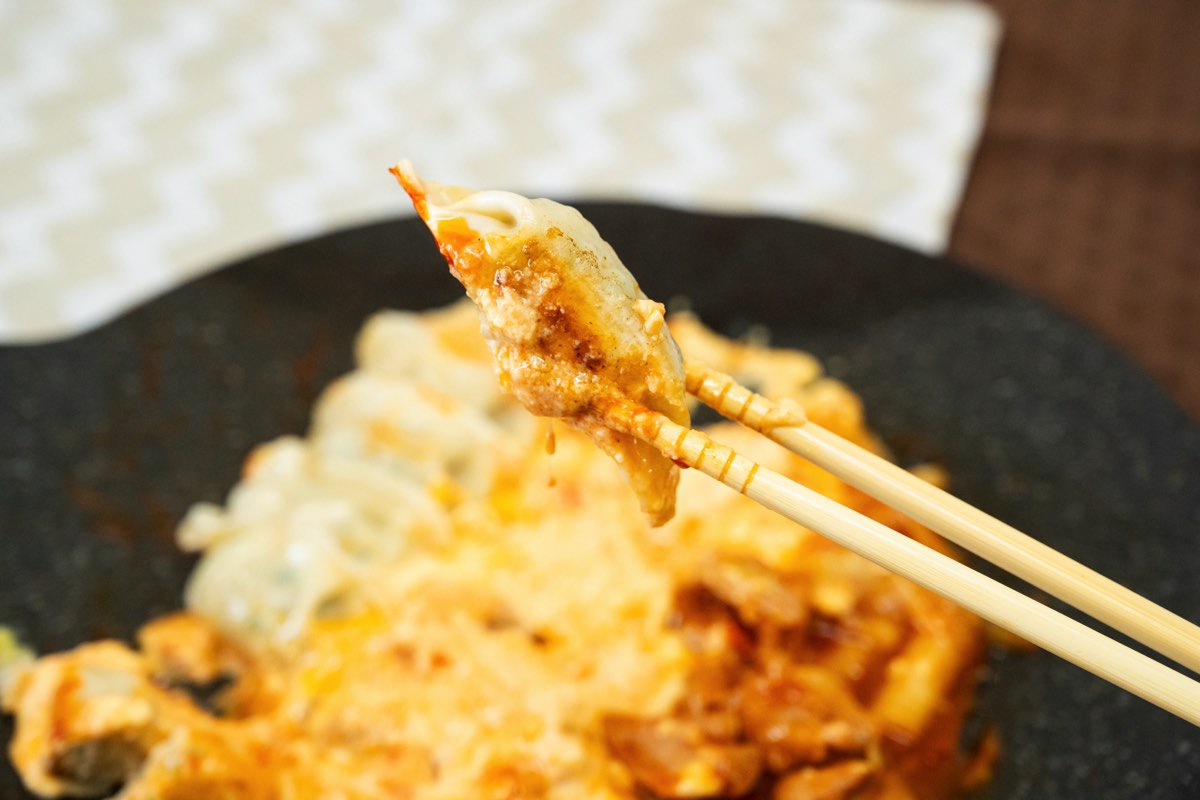 とろ～りチーズのタッカルビ／餃子をプラスしてボリューム満点