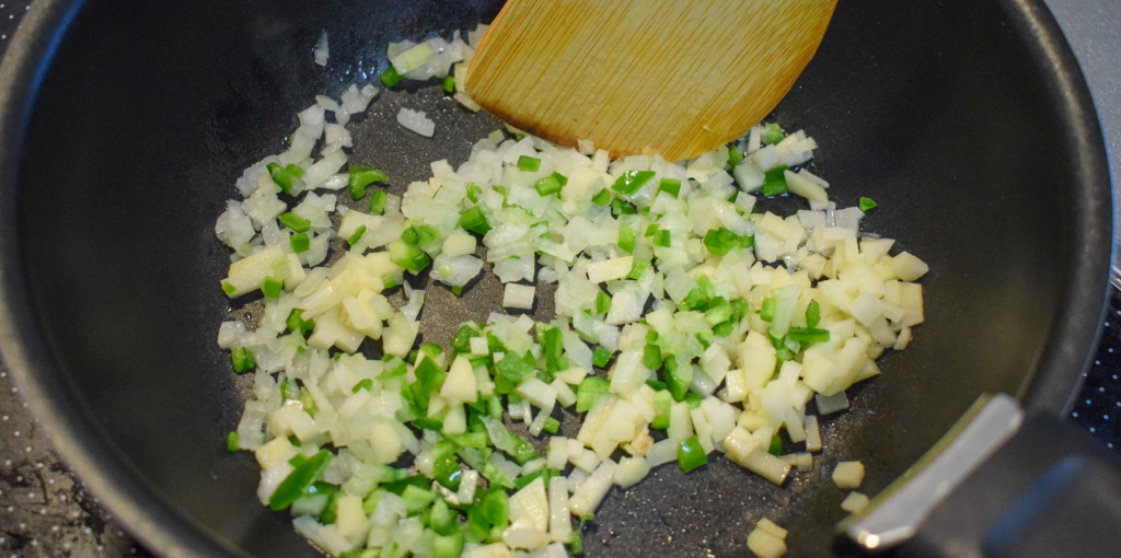 西班牙式煎蛋卷的做法第2步