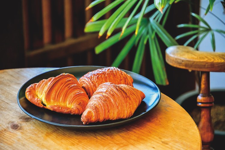 IDEAL BAKERY CROISSANT & PASTRY bread