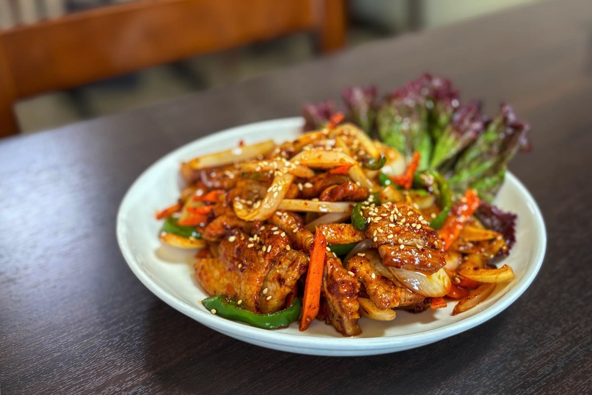 韓の食卓 豚辛野菜炒め