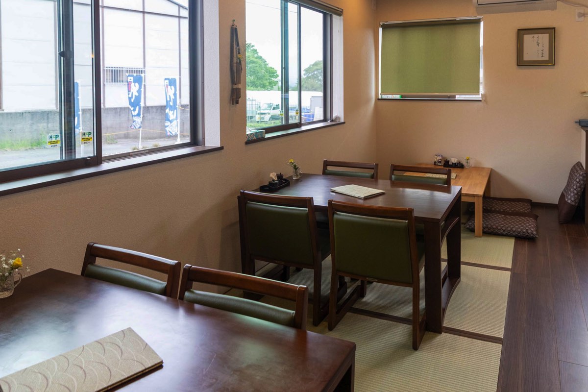 かぞくキッチン 手打ちそば楽 内観