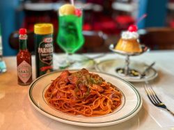 【喫茶ベルベット / 富士吉田市】レトロモダンな空間で昔ながらの喫茶店メニューを！2025年10月1日オープン