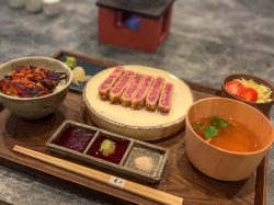 【牛カツ世桜富士山店 / 富士吉田市】厳選した和牛と羽釜ごはんが織りなす最高の牛カツ体験2025年10月6日オープン