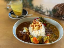 【HALENOBON / 北杜市】明野のアート複合施設「ガスボン メタボリズム」内のカフェのスパイスカレーにととのう