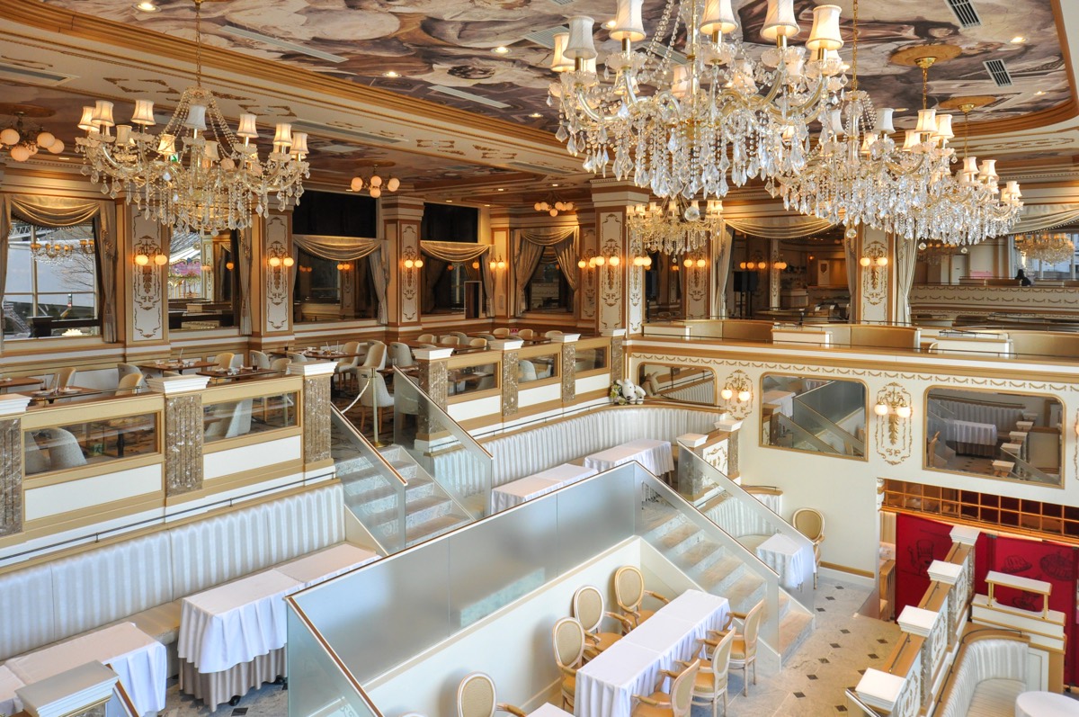 レ レーヴ サロン・ド・テ 内観