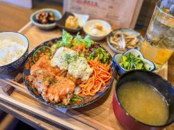 【キラクニ / 甲府市】人気居酒屋さんの昼営業が大好評！「キラクニランチ」2025年12月10日よりスタート