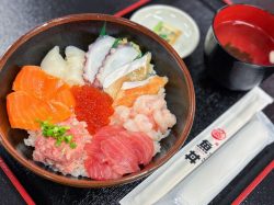 魚丼 甲府バイパス石和店