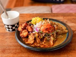 【tenjik / 富士吉田市】毎月10日はスパイスカレーの日！月1回オープンする間借りのカレー屋さん