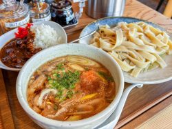 【甲州うどん澤村 / 北杜市小淵沢町】埼玉の名店が山梨に！自家製平打ち麺のおざらに舌鼓2026年3月9日オープン