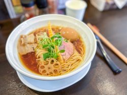 [Nameless Ramen Shop / Kofu City] The sign is completely white!? The words "Chuka Soba Ran" are written in tiny letters... A beautiful and exquisite ramen made with Koshu local chicken. Opened May 8, 2026.
